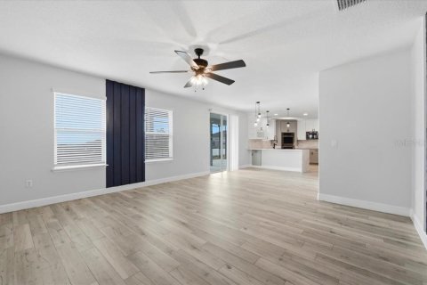 Casa en venta en Haines City, Florida, 5 dormitorios, 262.45 m2 № 2097246 - foto 21
