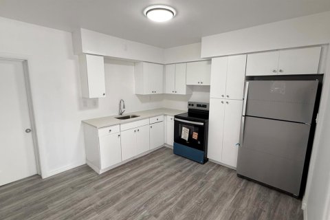 House in Miami, Florida 2 bedrooms, 236.99 sq.m. № 2179374 - photo 7