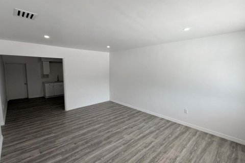 House in Miami, Florida 2 bedrooms, 236.99 sq.m. № 2179374 - photo 3