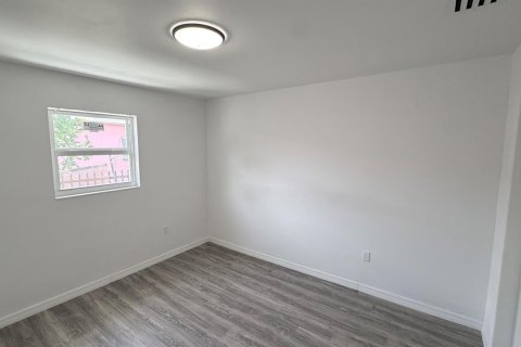 House in Miami, Florida 2 bedrooms, 236.99 sq.m. № 2179374 - photo 16