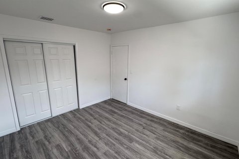 House in Miami, Florida 2 bedrooms, 236.99 sq.m. № 2179374 - photo 14