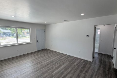 House in Miami, Florida 2 bedrooms, 236.99 sq.m. № 2179374 - photo 4