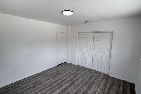 House in Miami, Florida 2 bedrooms, 236.99 sq.m. № 2179374 - photo 13