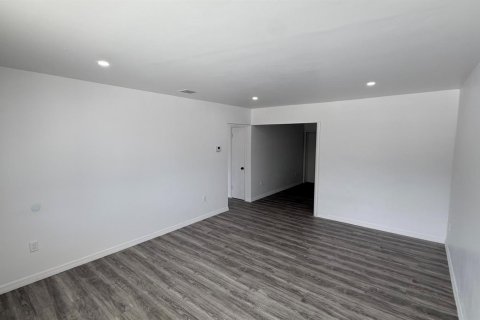 House in Miami, Florida 2 bedrooms, 236.99 sq.m. № 2179374 - photo 5