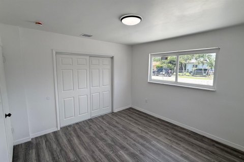 House in Miami, Florida 2 bedrooms, 236.99 sq.m. № 2179374 - photo 11