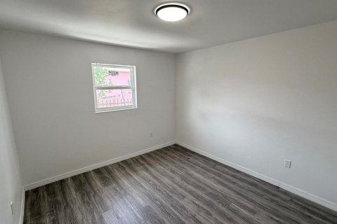 House in Miami, Florida 2 bedrooms, 236.99 sq.m. № 2179374 - photo 15