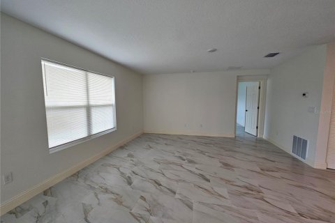 Casa en alquiler en Mount Dora, Florida, 4 dormitorios, 156.63 m2 № 1905848 - foto 5