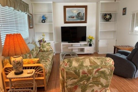 Condo in Sun City Center, Florida, 1 bedroom № 2095766 - photo 9