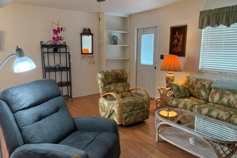 Condo in Sun City Center, Florida, 1 bedroom № 2095766 - photo 13
