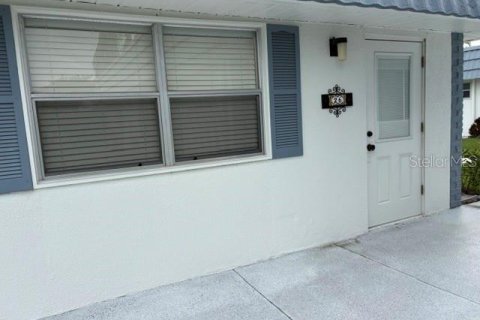 Condo in Sun City Center, Florida, 1 bedroom № 2095766 - photo 4