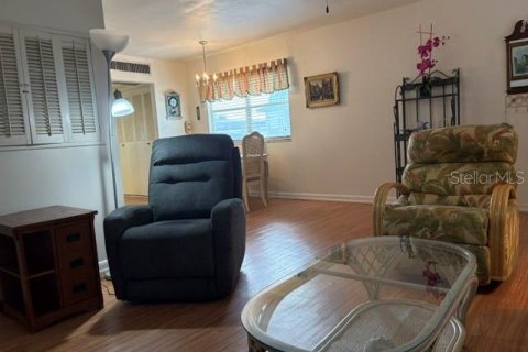 Condo in Sun City Center, Florida, 1 bedroom № 2095766 - photo 11