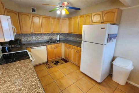 Copropriété à vendre à Deerfield Beach, Floride: 2 chambres, 92.9 m2 № 1928774 - photo 3