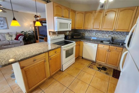 Copropriété à vendre à Deerfield Beach, Floride: 2 chambres, 92.9 m2 № 1928774 - photo 2