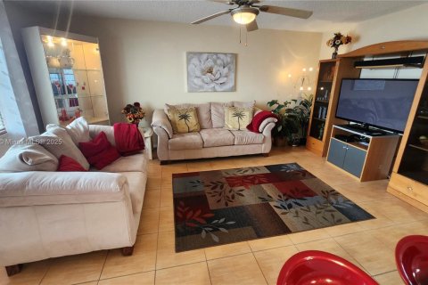 Copropriété à vendre à Deerfield Beach, Floride: 2 chambres, 92.9 m2 № 1928774 - photo 8