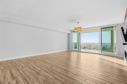 Condo in Saint Petersburg, Florida, 3 bedrooms  № 2124102 - photo 20