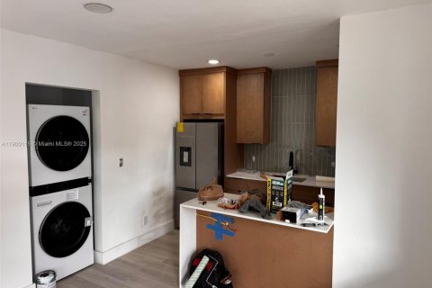 Apartment in Coral Gables, Florida 2 bedrooms, 459.87 sq.m. № 1952656 - photo 4