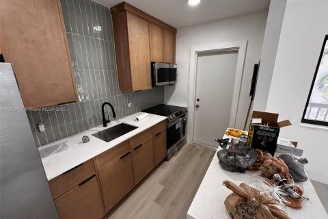 Apartment in Coral Gables, Florida 2 bedrooms, 459.87 sq.m. № 1952656 - photo 5