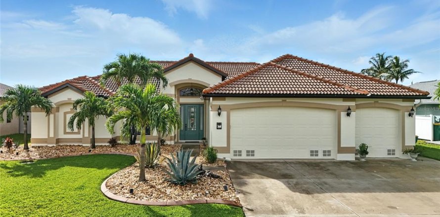 Casa en Port Charlotte, Florida 3 dormitorios, 182.27 m2 № 1816634