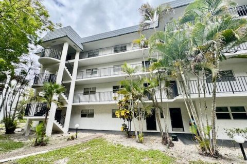 Copropriété à louer à Lauderhill, Floride: 2 chambres, 111.48 m2 № 2147234 - photo 2