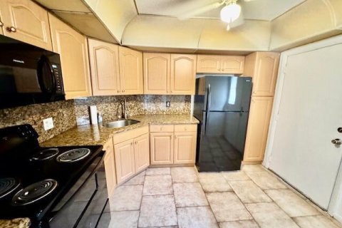 Copropriété à louer à Lauderhill, Floride: 2 chambres, 111.48 m2 № 2147234 - photo 3