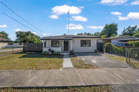 House in West Park, Florida 2 bedrooms, 83.05 sq.m. № 1973334 - photo 22