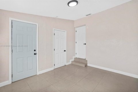 House in West Park, Florida 2 bedrooms, 83.05 sq.m. № 1973334 - photo 10