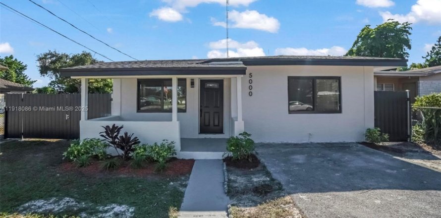 House in West Park, Florida 2 bedrooms, 83.05 sq.m. № 1973334