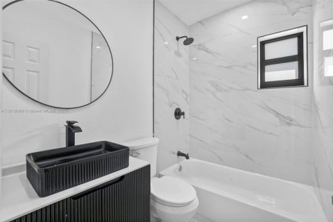 House in West Park, Florida 2 bedrooms, 83.05 sq.m. № 1973334 - photo 4