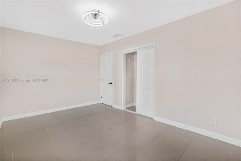 House in West Park, Florida 2 bedrooms, 83.05 sq.m. № 1973334 - photo 12