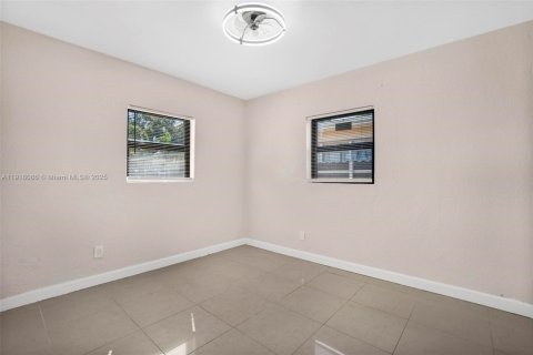 House in West Park, Florida 2 bedrooms, 83.05 sq.m. № 1973334 - photo 13