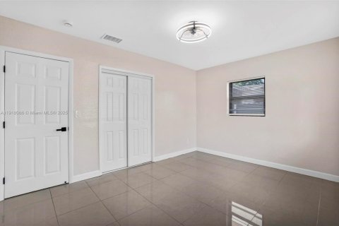 House in West Park, Florida 2 bedrooms, 83.05 sq.m. № 1973334 - photo 11