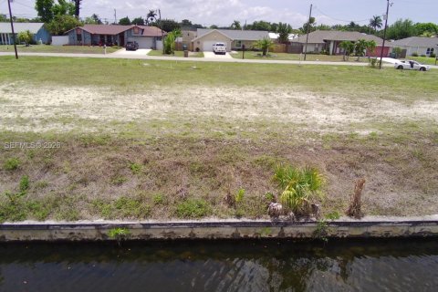 Land in Cape Coral, Florida № 2171073 - photo 6