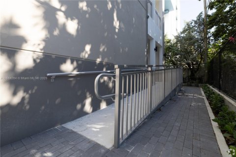 Condo in Miami, Florida  № 1839383 - photo 12