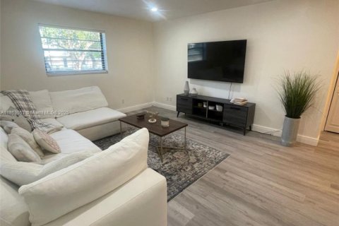 Casa en alquiler en Hollywood, Florida, 1 dormitorio, 178.93 m2 № 1890322 - foto 5