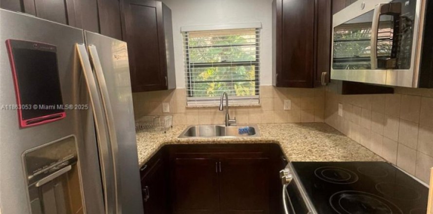 Casa en Hollywood, Florida 1 dormitorio, 178.93 m2 № 1890322