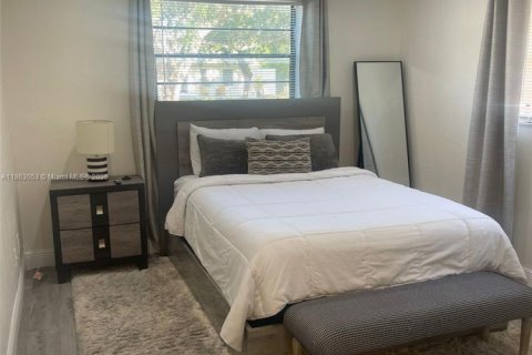 Casa en alquiler en Hollywood, Florida, 1 dormitorio, 178.93 m2 № 1890322 - foto 8