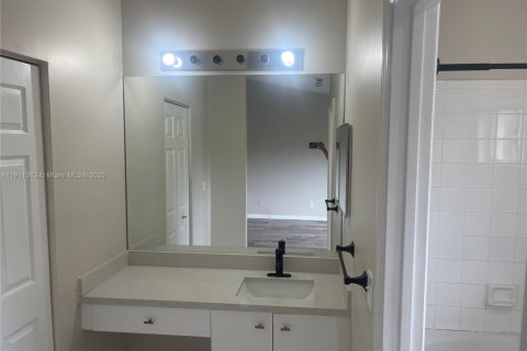 Adosado en alquiler en Pembroke Pines, Florida, 2 dormitorios, 126.44 m2 № 2020994 - foto 15
