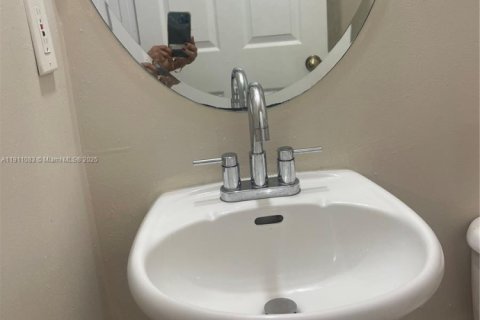 Adosado en alquiler en Pembroke Pines, Florida, 2 dormitorios, 126.44 m2 № 2020994 - foto 26
