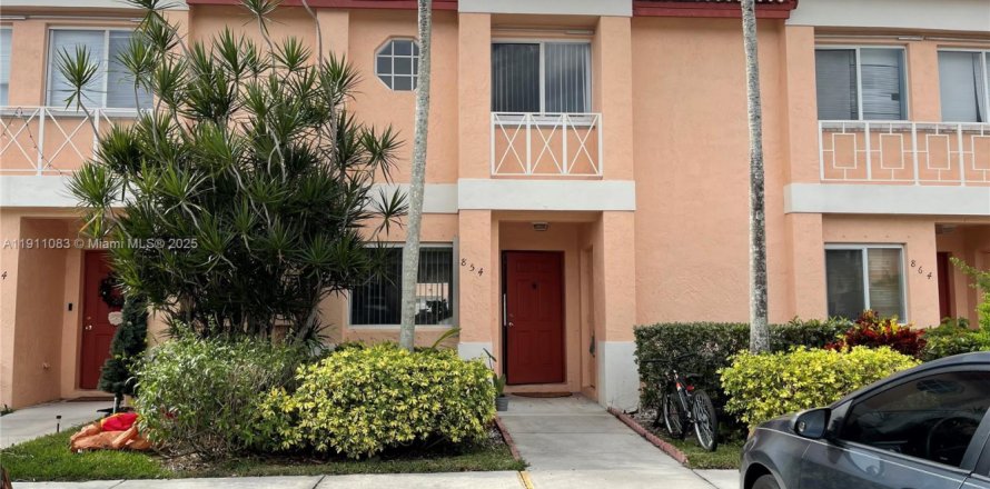 Adosado en Pembroke Pines, Florida 2 dormitorios, 126.44 m2 № 2020994