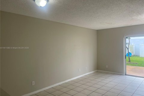 Adosado en alquiler en Pembroke Pines, Florida, 2 dormitorios, 126.44 m2 № 2020994 - foto 5