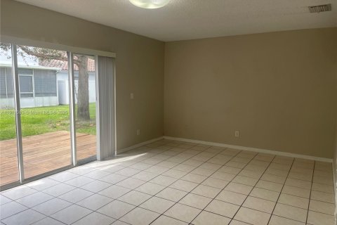 Adosado en alquiler en Pembroke Pines, Florida, 2 dormitorios, 126.44 m2 № 2020994 - foto 6