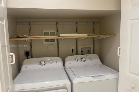 Adosado en alquiler en Pembroke Pines, Florida, 2 dormitorios, 126.44 m2 № 2020994 - foto 23