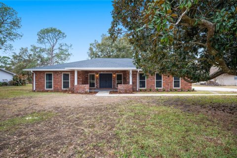 House in Winter Haven, Florida 2 bedrooms, 234.39 sq.m. № 2114281