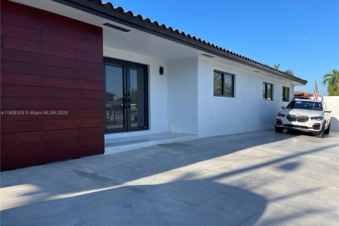 Casa en venta en Miami, Florida, 3 dormitorios, 141.86 m2 № 1965827 - foto 3