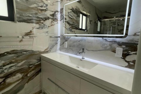 Casa en venta en Miami, Florida, 3 dormitorios, 141.86 m2 № 1965827 - foto 11