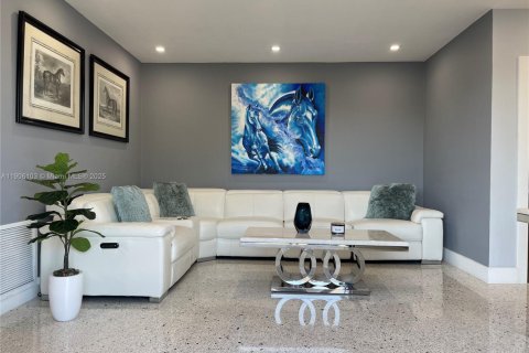 Casa en venta en Miami, Florida, 3 dormitorios, 141.86 m2 № 1965827 - foto 6