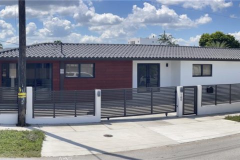 Casa en venta en Miami, Florida, 3 dormitorios, 141.86 m2 № 1965827 - foto 1