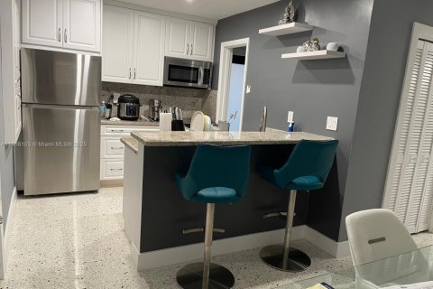 Casa en venta en Miami, Florida, 3 dormitorios, 141.86 m2 № 1965827 - foto 8