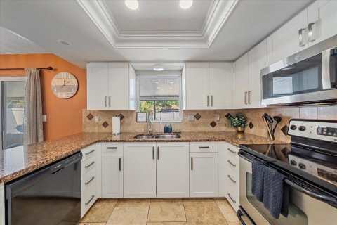 House in Sarasota, Florida 4 bedrooms, 147.34 sq.m. № 2206162 - photo 12