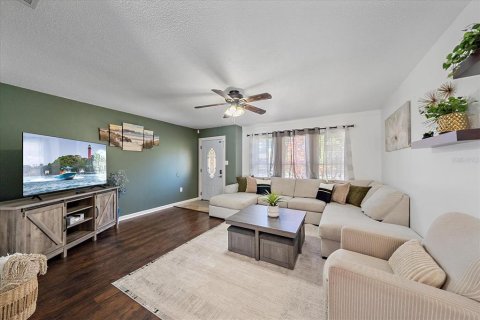 House in Sarasota, Florida 4 bedrooms, 147.34 sq.m. № 2206162 - photo 5